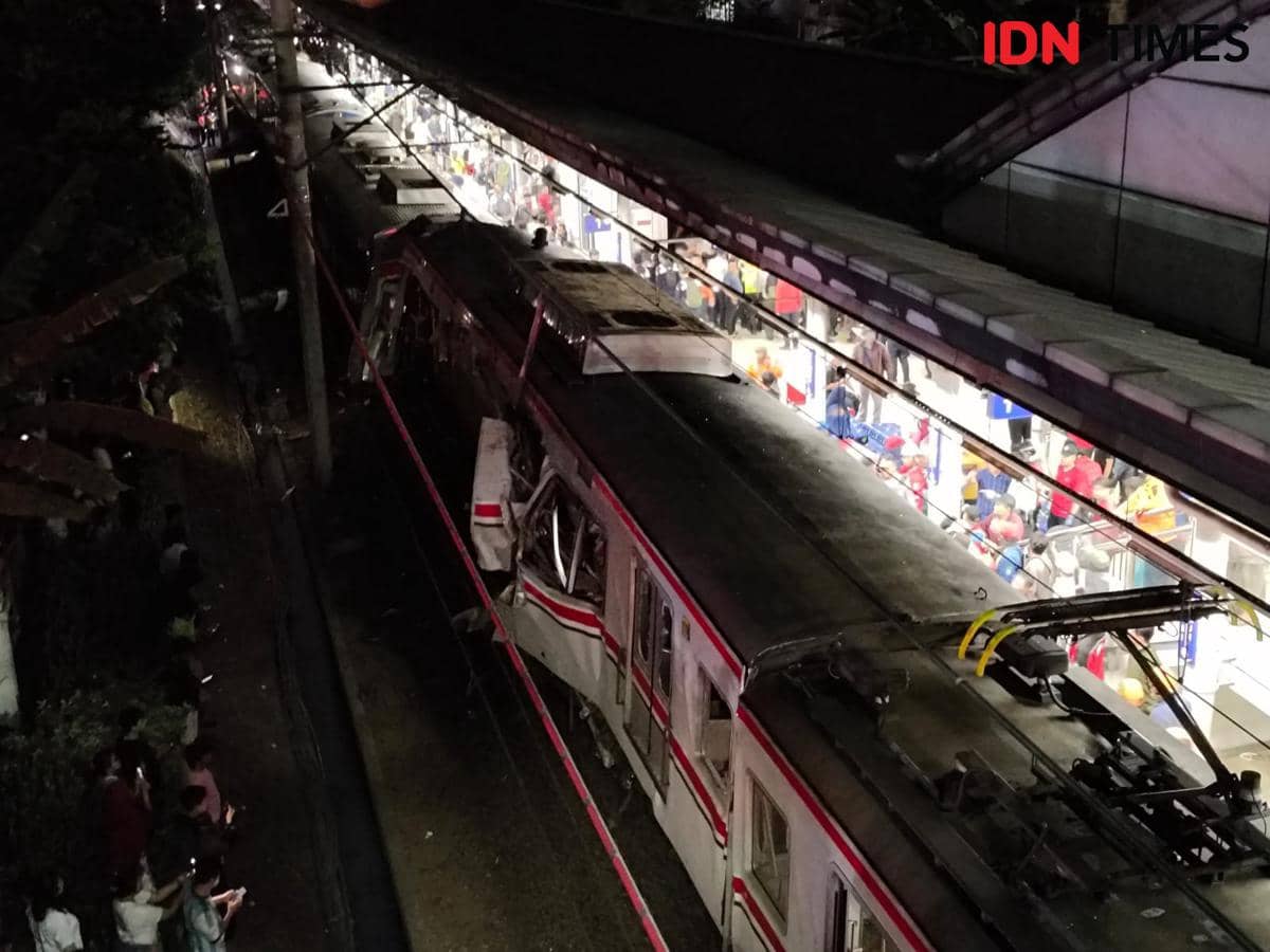 Kecelakaan KRL dan Argo Bromo di Bekasi Timur, Senin (27/4/2026). (IDN Times/Imam Faishal) 