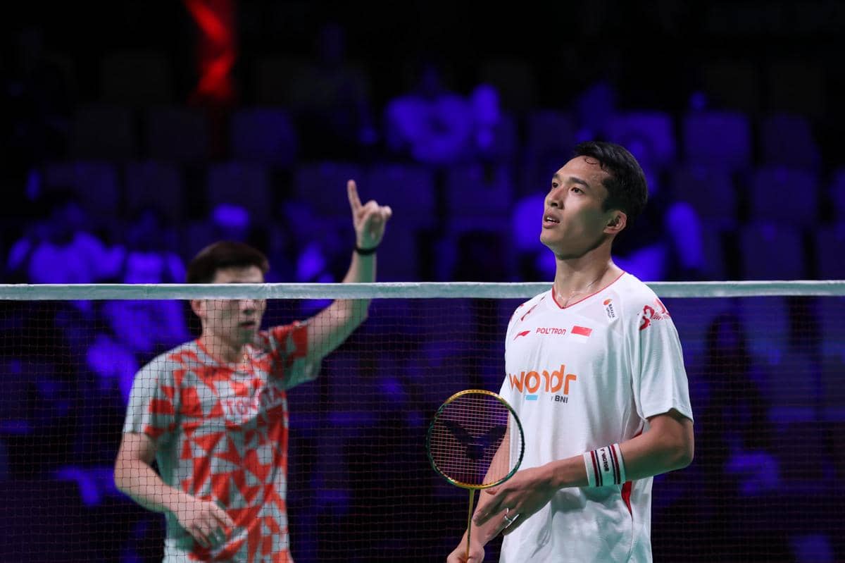 Jonatan Christie kalah melawan wakil Thailand, Kunlavut Vitidsarn dalam laga perdana fase Grup D Thomas Cup 2026. 