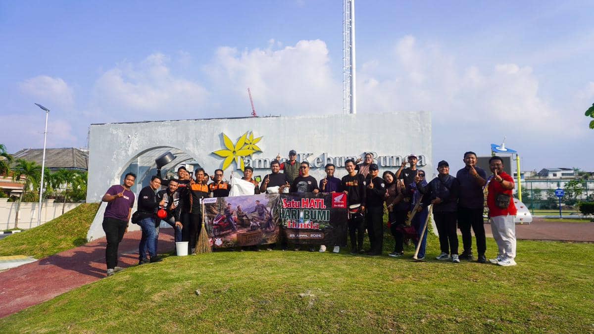 Hari Bumi, Komunitas Motor Bersih-Bersih Taman Kebun Bunga Medan