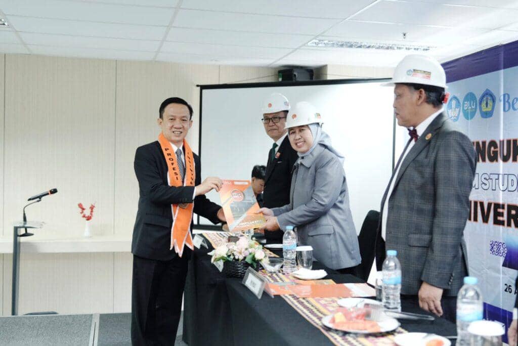 Universitas Lampung (Unila) Mengukuhkan 32 Insinyur dari Program Studi Program Profesi Insinyur (PSPPI) angkatan XV di Hotel Grand Mercure L