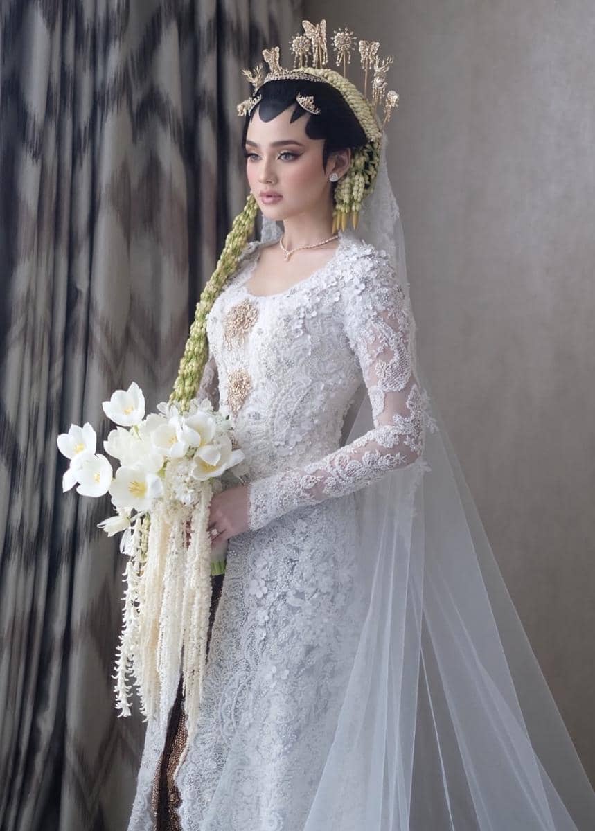 Perhiasan mewah Syifa Hadju (instagram.com/bennusorumba)