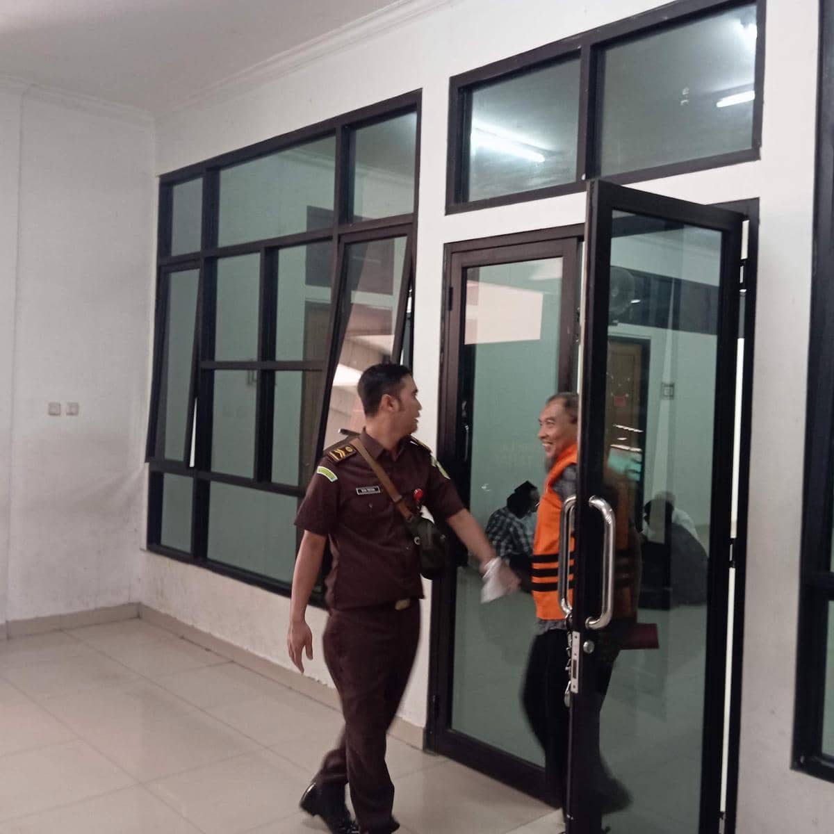 Terdakwa Bakhtiar saat digelandang ke ruang sidang (Dok. Khaerul Anwar)