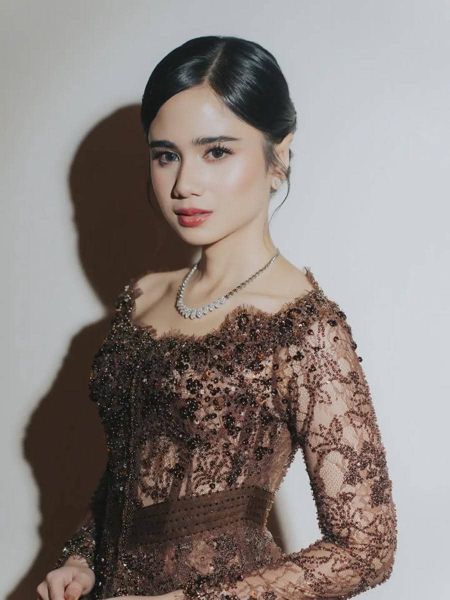 gaya Tissa Biani di pernikahan El Rumi dan Syifa