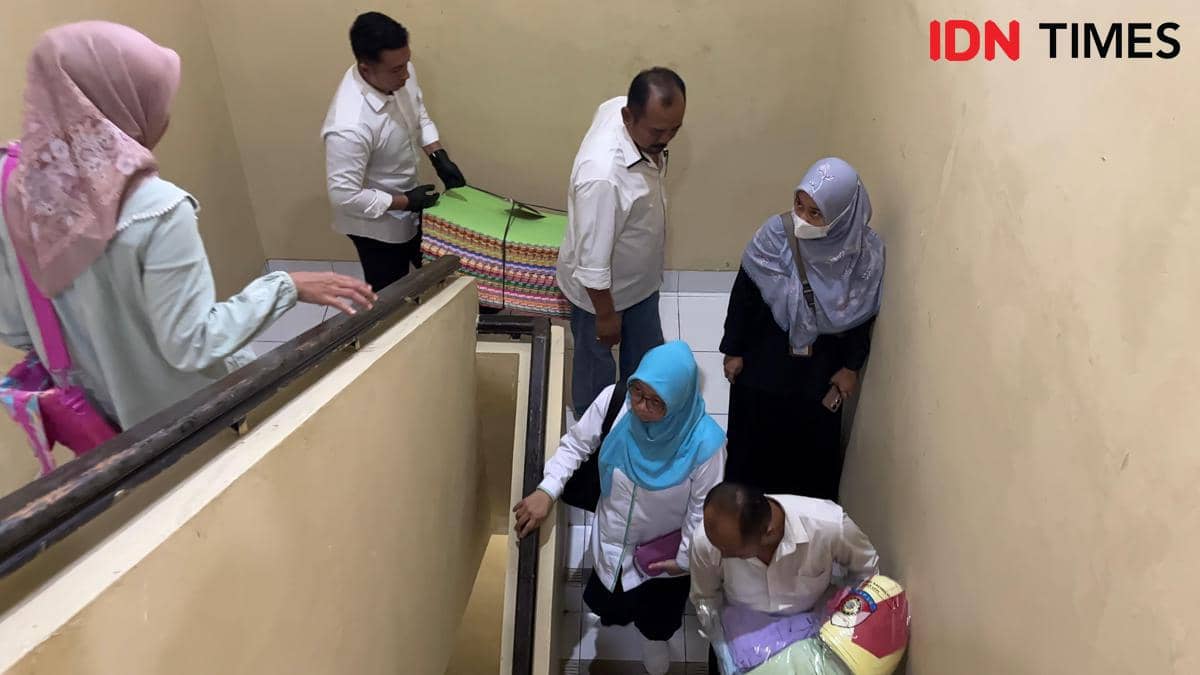 Sejumlah barang bukti yang diamankan dari kasus kekerasan di Daycare Little Aresha. (IDN Times/Herlambang Jati Kusumo)