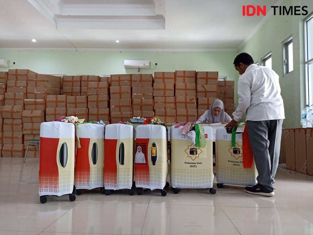6 Tips Menata Koper Jemaah Haji Lolos X-ray Embarkasi Solo