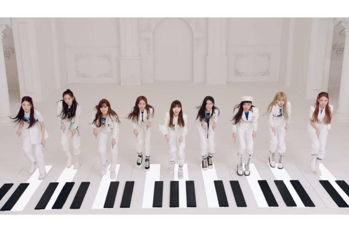 cuplikan MV "Chopstick" milik NiziU