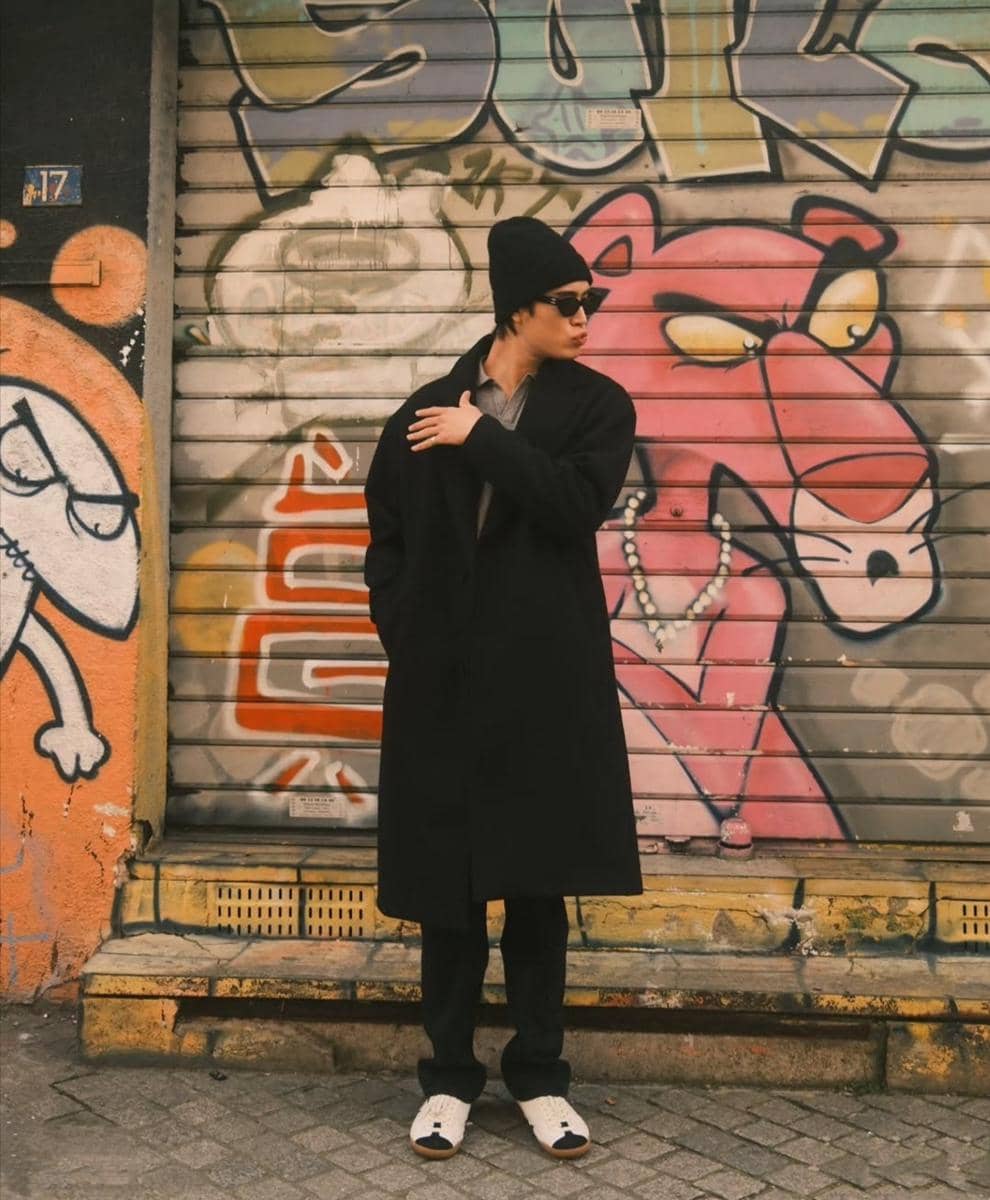 Outfit monokrom ala Gemini Norawit 