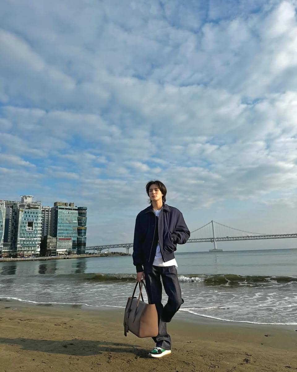   Model rambut ala Jeno NCT (instagram.com/leejen_o_423)