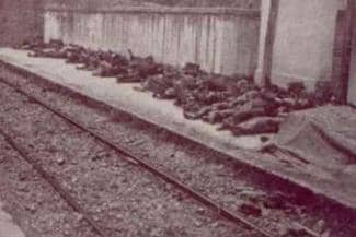 Jenazah-jenazah dari kereta penumpang Italia di terowongan di Balvano di jalur Potenza, yang menyebabkan hampir semua penumpangnya mati lemas, pada 5 Maret 1944.