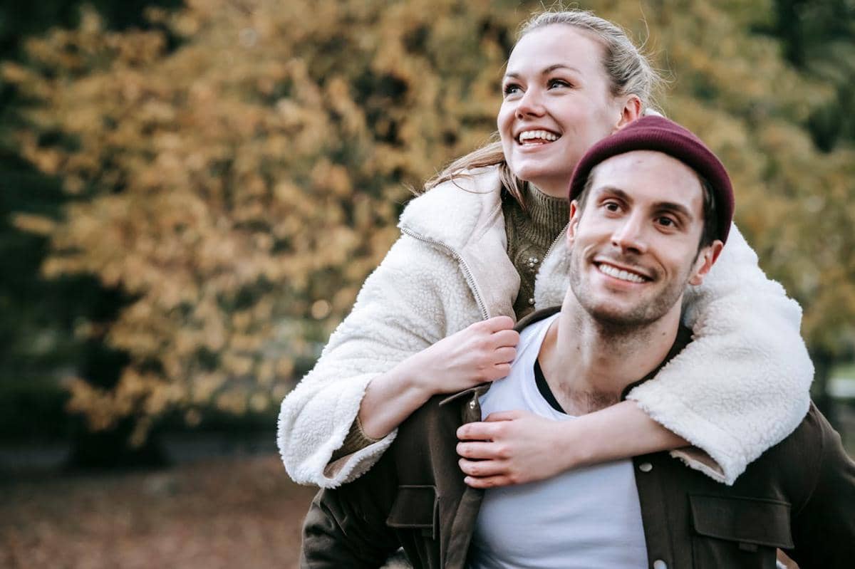 5 Pasangan MBTI yang Punya Chemistry Paling Kuat, Soulmate Energy!