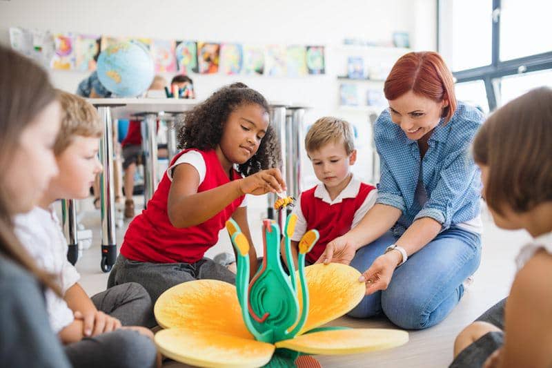 5 Aktivitas Kreatif yang Dilakukan di Daycare dan Bisa Ditiru
