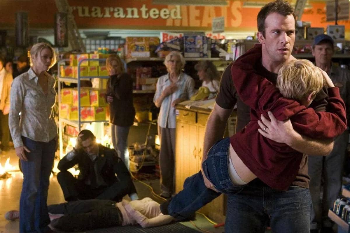 adegan dalam film The Mist