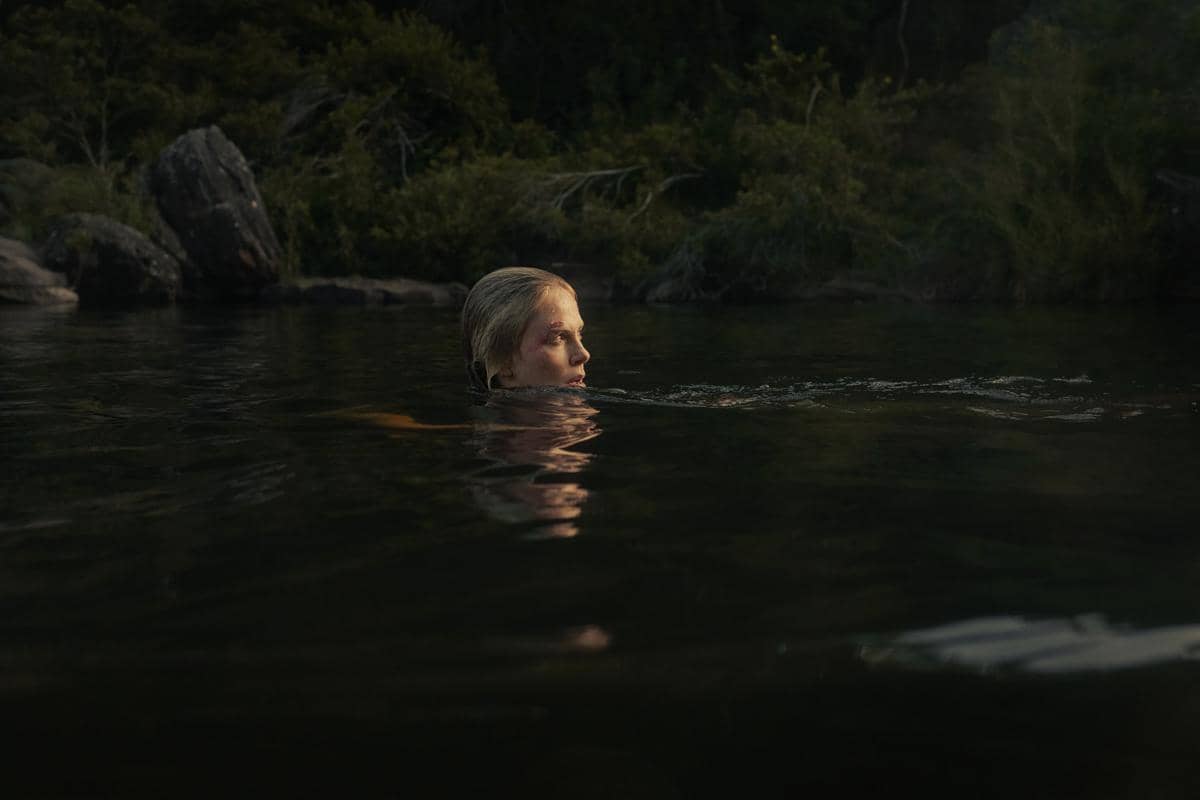 Mengulik Sisi Ketangguhan Perempuan dari Film Apex