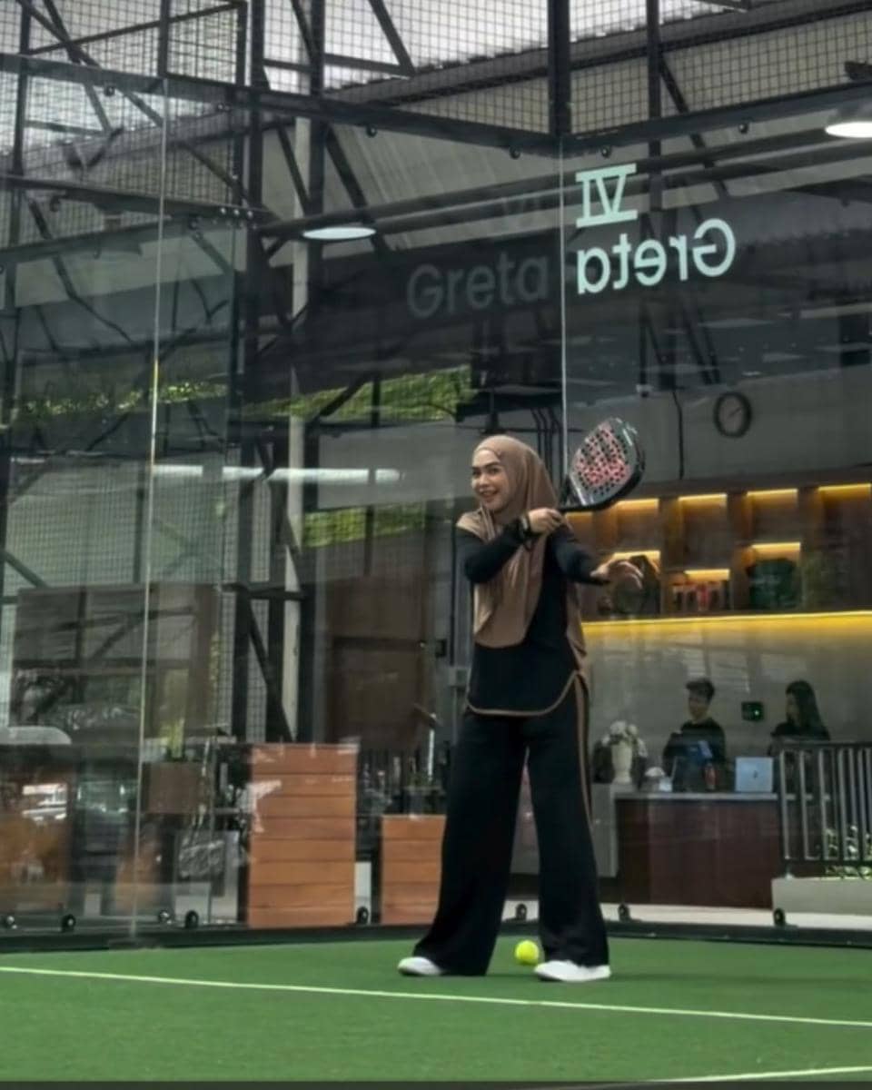 OOTD olahraga padel ala Ria Ricis 