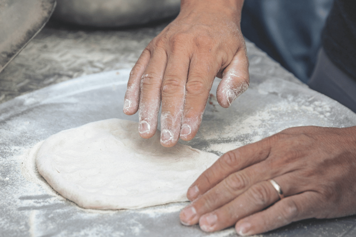 ilustrasi membuat pizza bun