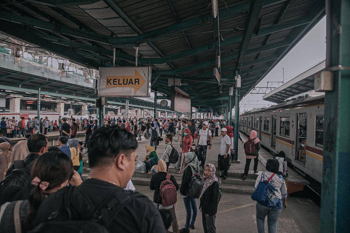 ilustrasi stasiun kereta, transportasi umum di Jakarta, Indonesia