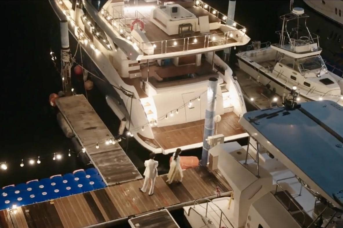 Seong Hui Ju (IU) dan I An (Byeon Woo Seok) dalam drakor Perfect Crown 