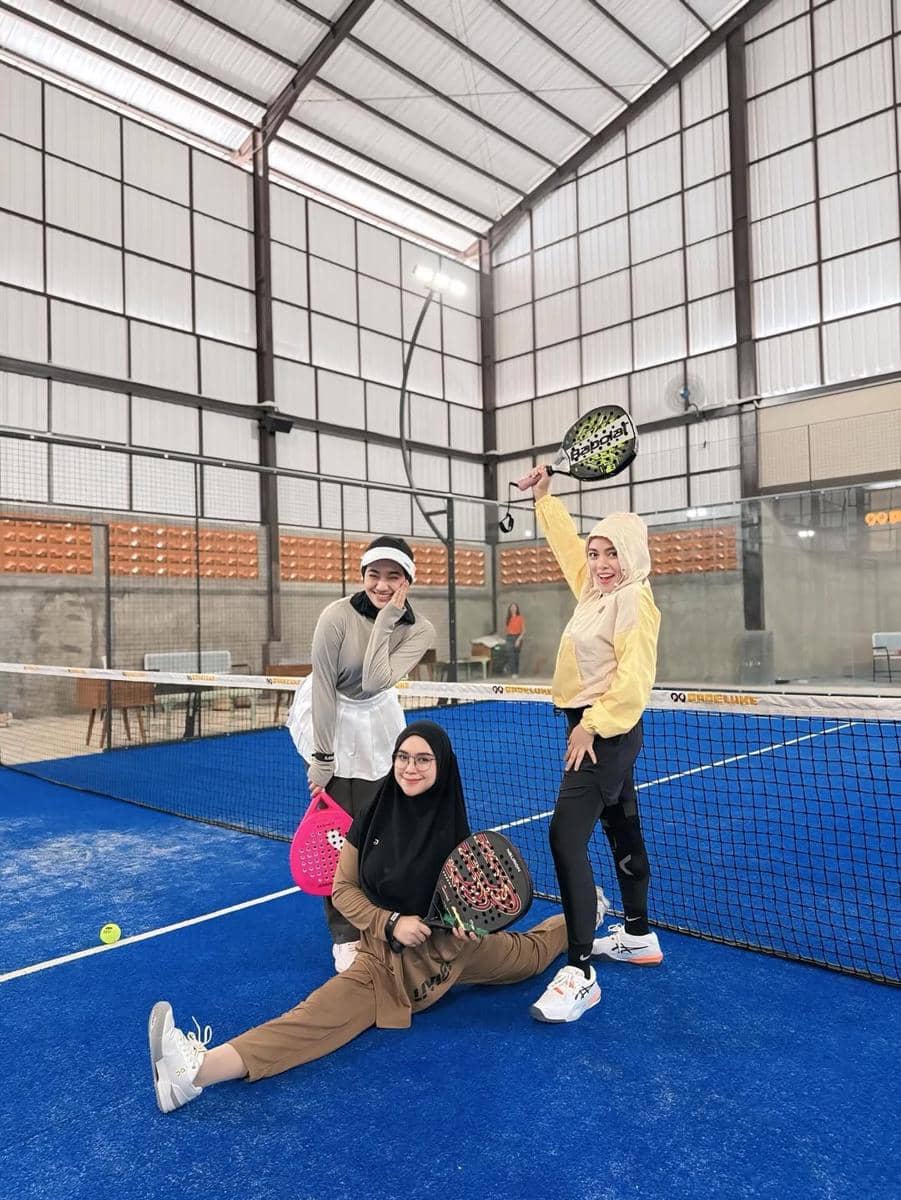 OOTD olahraga padel ala Ria Ricis 