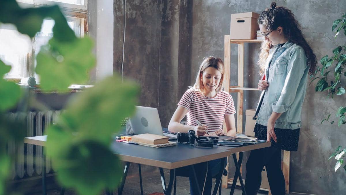 ilustrasi entrepreneur, diskusi bisnis