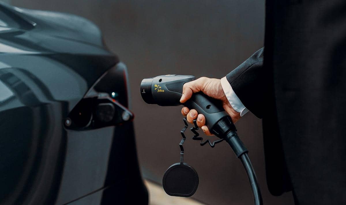 ilustrasi mobil listrik