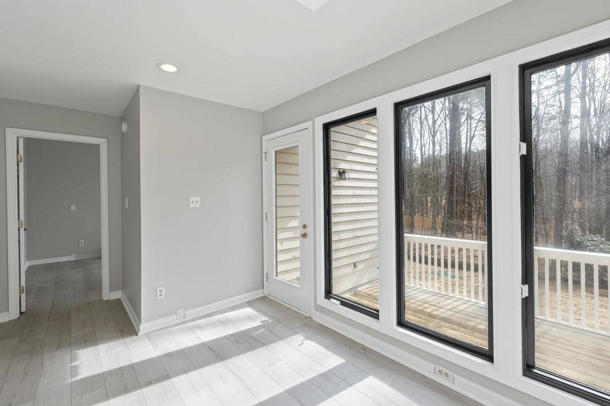 ilustrasi cahaya matahari masuk ke dalam rumah