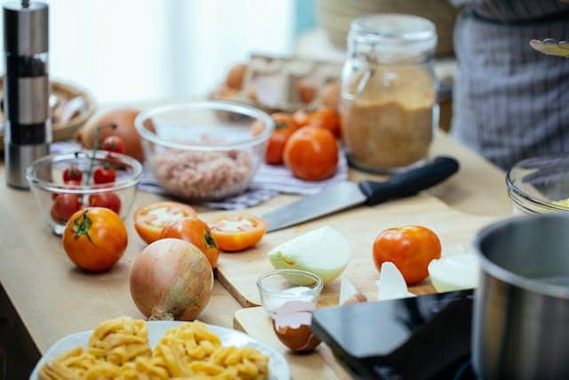 Bahan masakan di atas meja