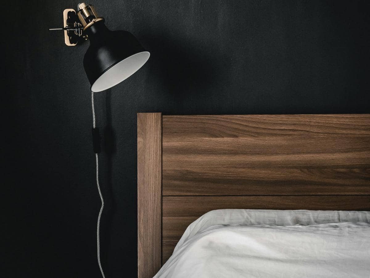 ilustrasi ruangan warna hitam pekat