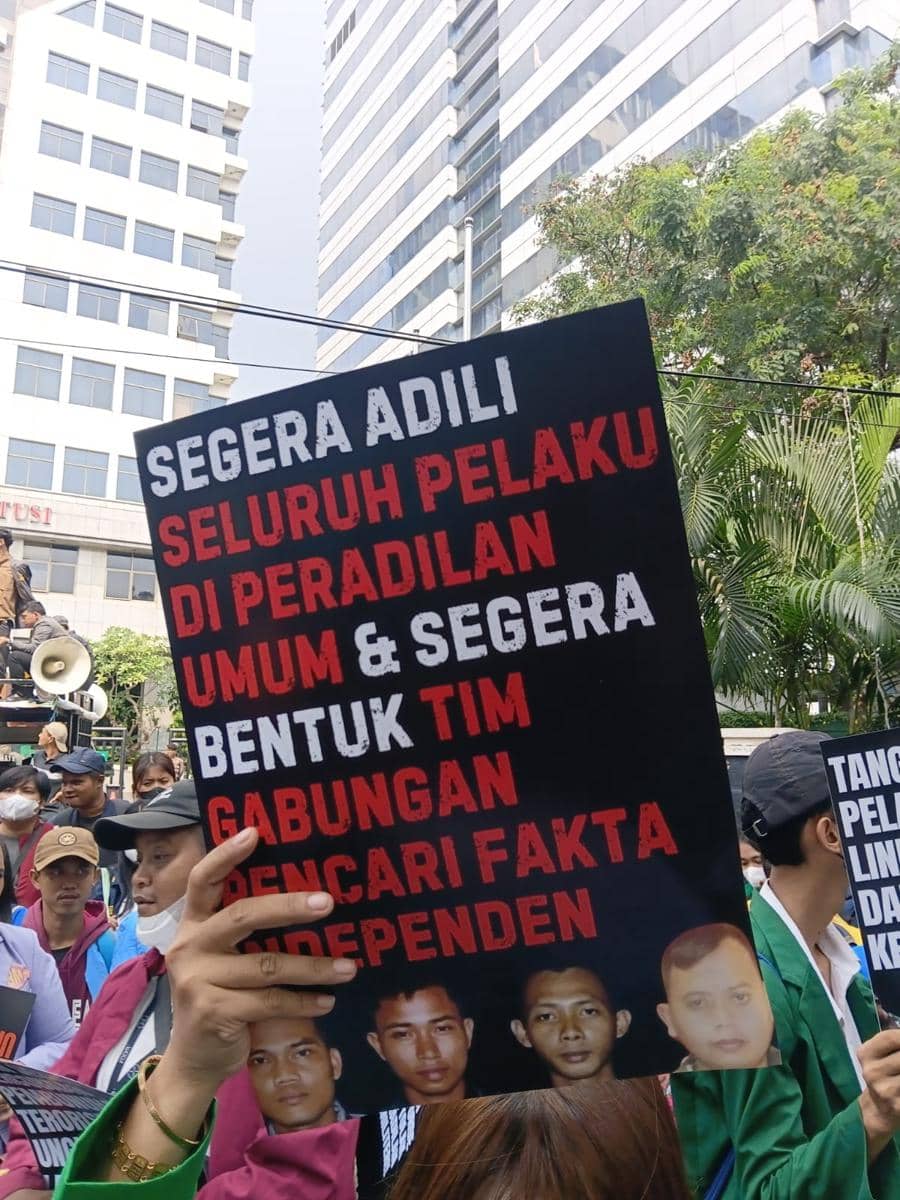Demo Mahasiswa Desak MK Kabulkan Gugatan UU Peradilan Militer