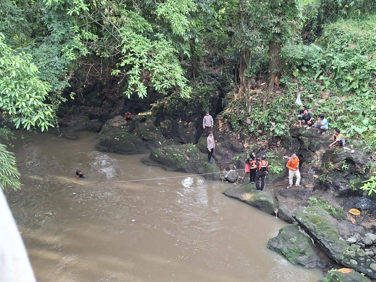 Asyik Main Bola, Bocah 13 Tahun di Lombok Hilang Terseret Arus Sungai