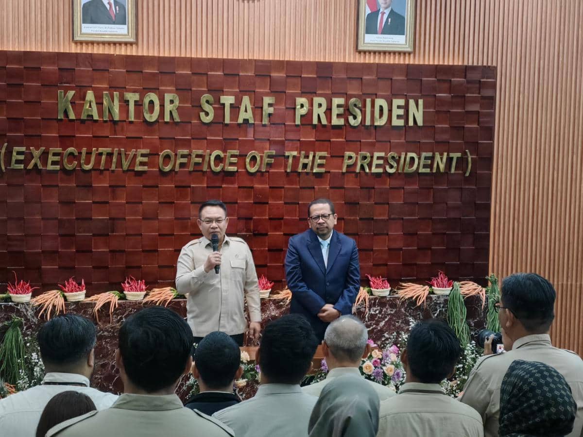 Serah terima jabatan Kepala Staf Kepresidenan (KSP) dari M. Qodari ke Dudung Abdurachman. (IDN Times/Ilman Nafi'an)