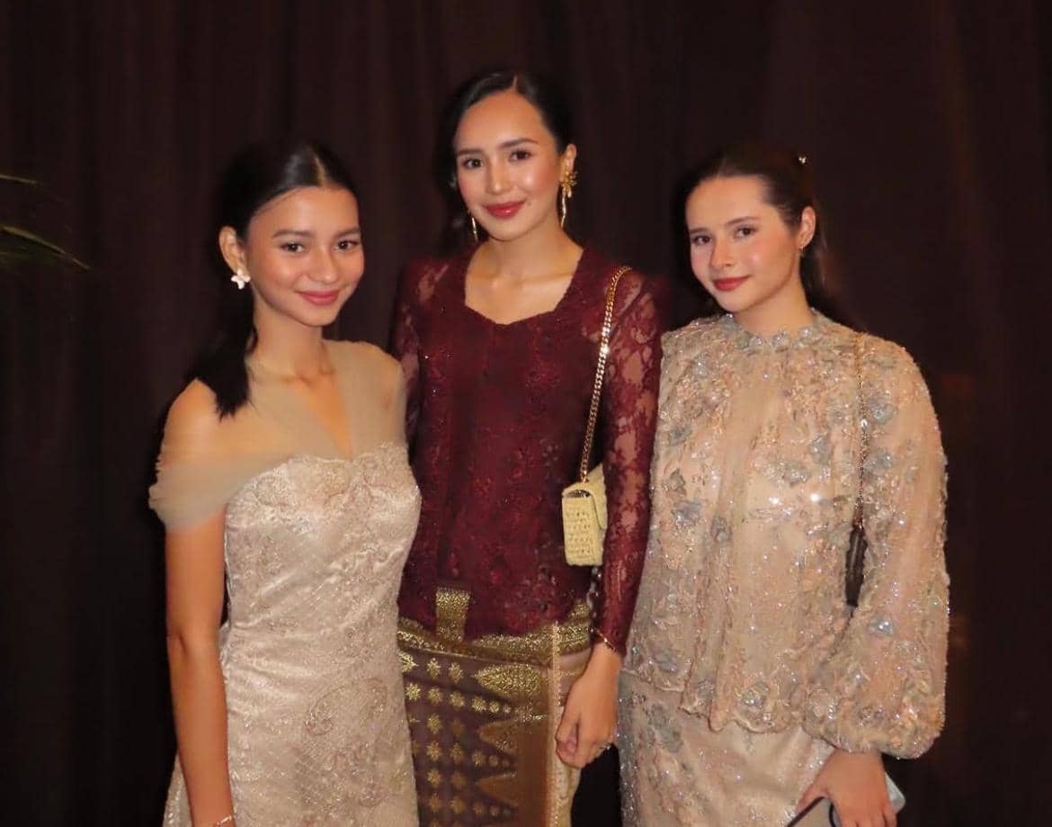 Artis geng mermaid di pernikahan Syifa Hadju dan El Rumi 