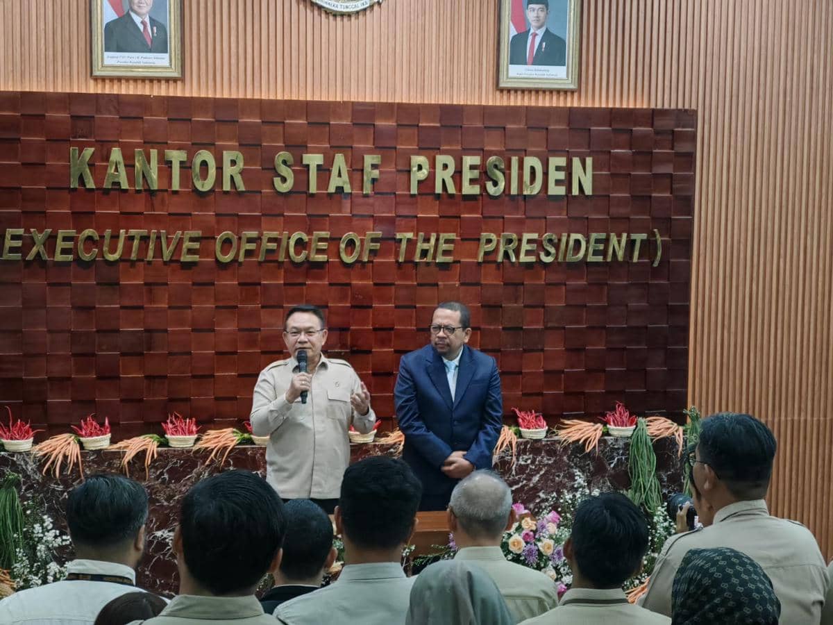 Serah terima jabatan Kepala Staf Kepresidenan (KSP) dari M. Qodari ke Dudung Abdurachman. (IDN Times/Ilman Nafi'an)