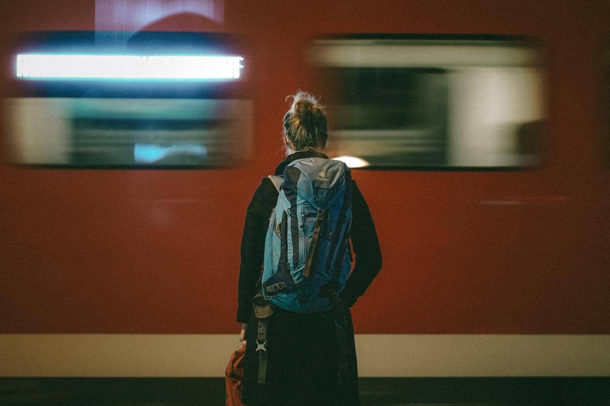 Dari Insiden Daycare ke Tragedi KRL, Kenapa Perempuan Paling Rentan?