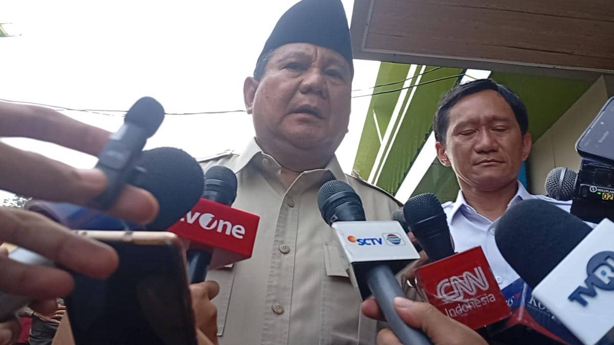 Presiden Prabowo Subianto datangi RSUD Kota Bekasi untuk menjenguk sejumlah korban kecelakaan kereta Commuter Line dengan KA Argo Bromo Angg