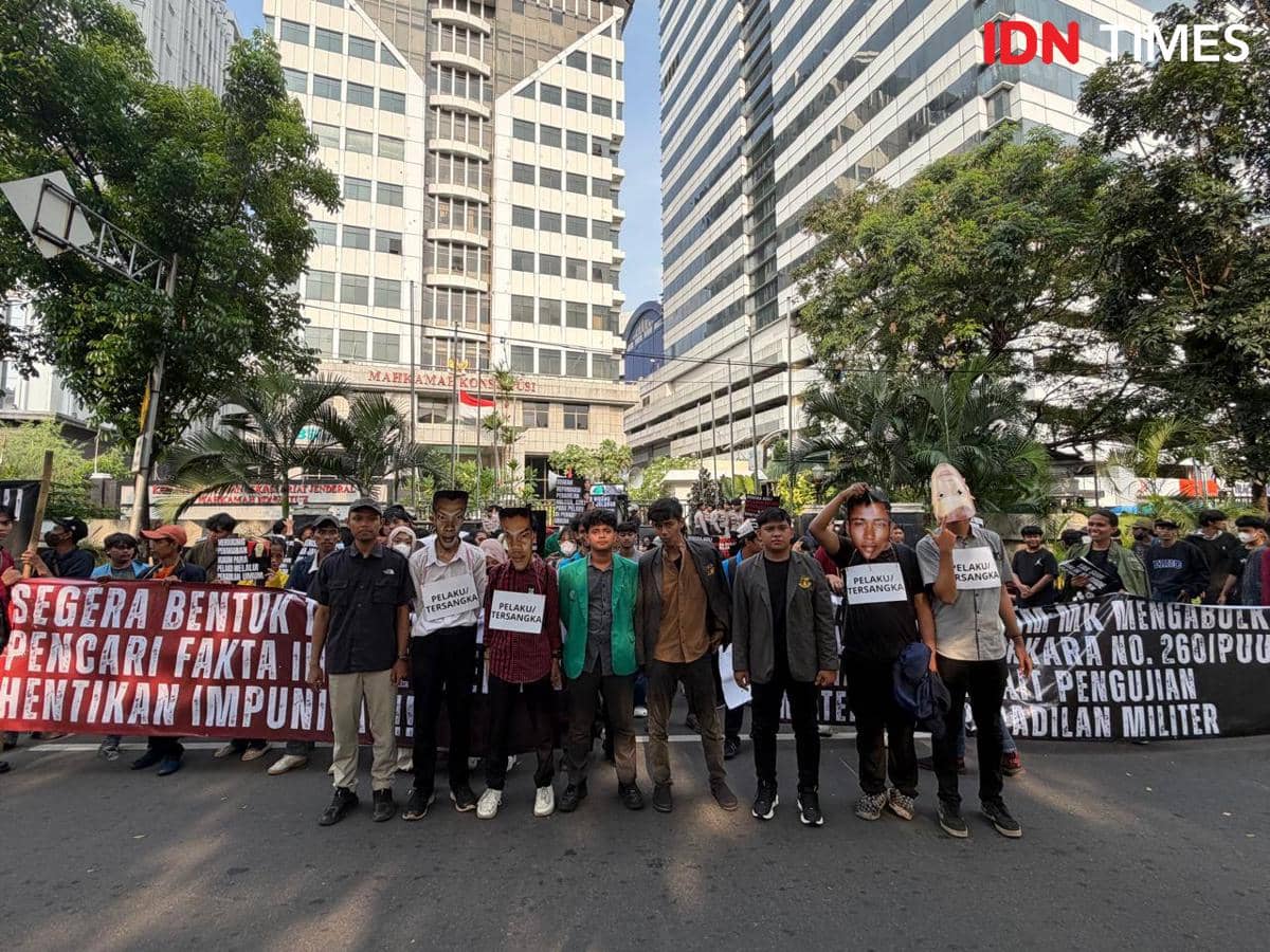 Demo Mahasiswa Desak MK Kabulkan Gugatan UU Peradilan Militer