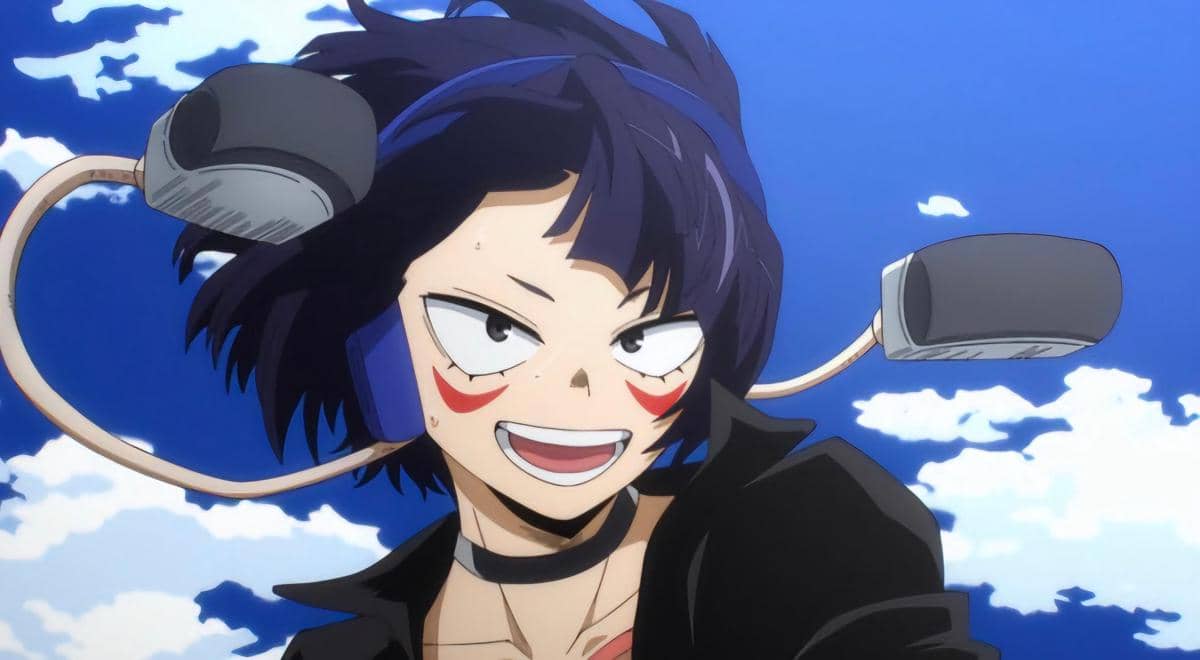 Karakter anime berambut hitam pendek dengan ekspresi percaya diri dan latar langit biru dalam adegan My Hero Academia.