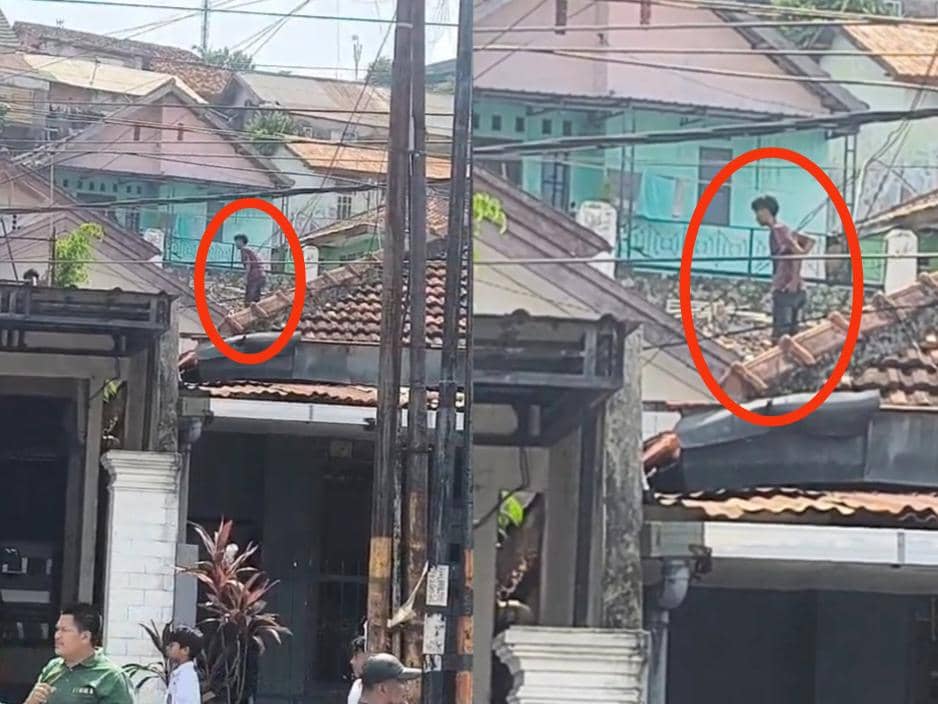 Curi HP Warga, Pemuda Bandar Lampung Nekat Panjat Atap Genting Rumah