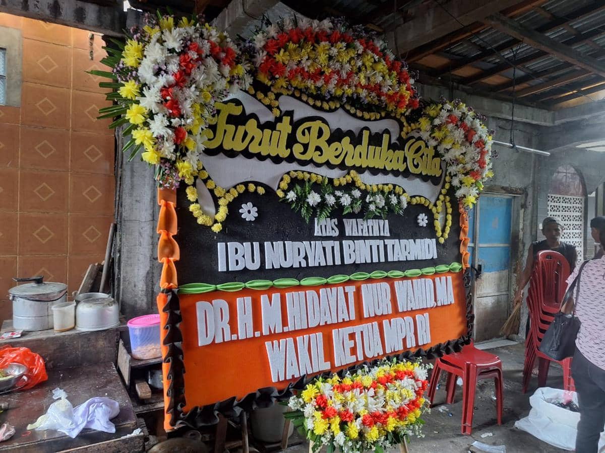 Wakil Gubernur Jakarta Rano Karno mendatangi rumah duka salah satu kecelakaan KRL yany ditabrak oleh Kereta Api Jarak Jauh Argo Bromo Anggre