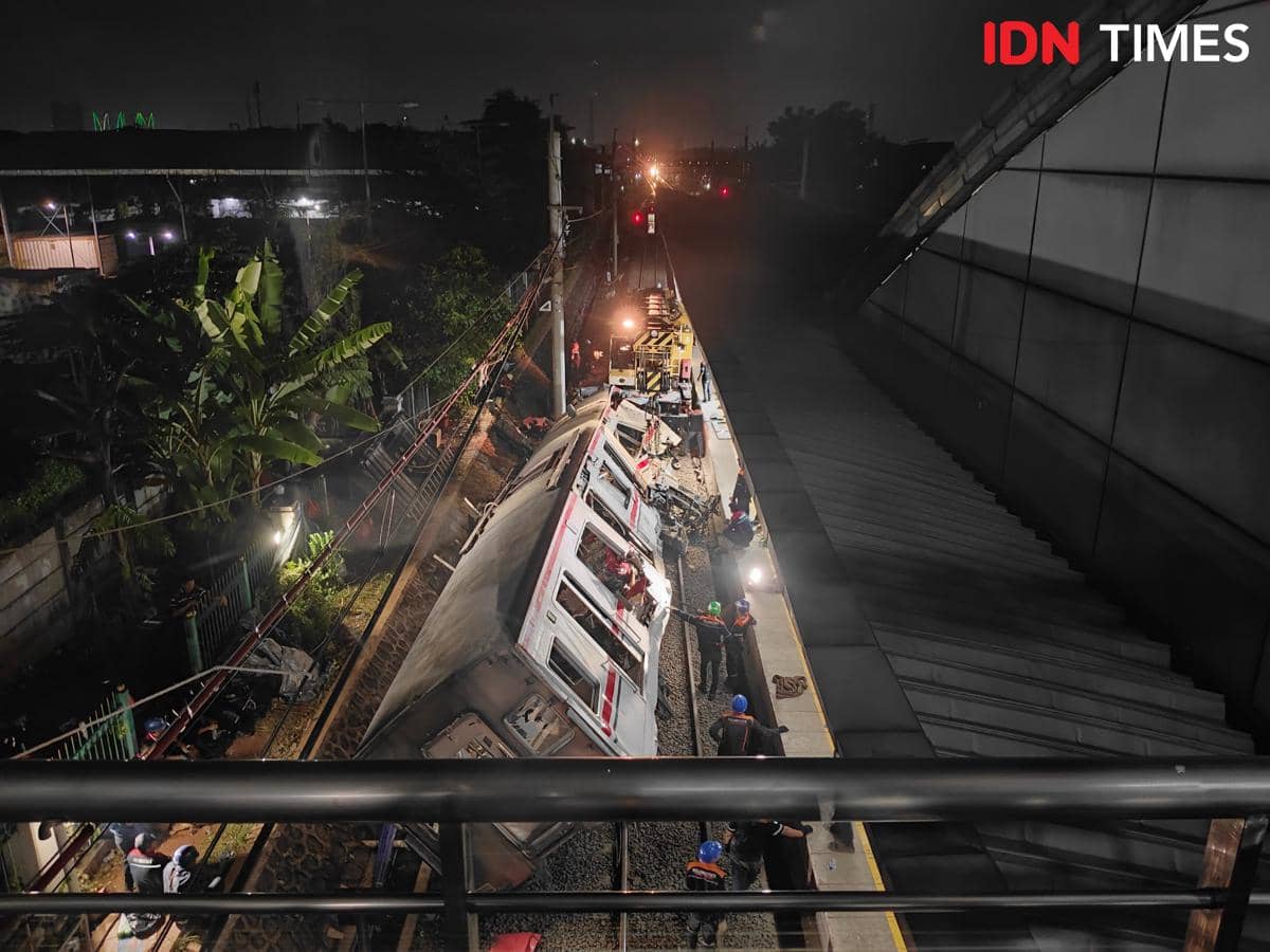 Evakuasi Gerbong di Stasiun Bekasi Berlanjut, KRL Normal Besok Sore