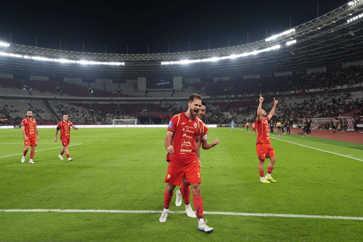 Pemain Persija Jakarta merayakan gol di Stadion Utama Gelora Bung Karno saat menghadapi Persis dalam laga Super League 2025/26.