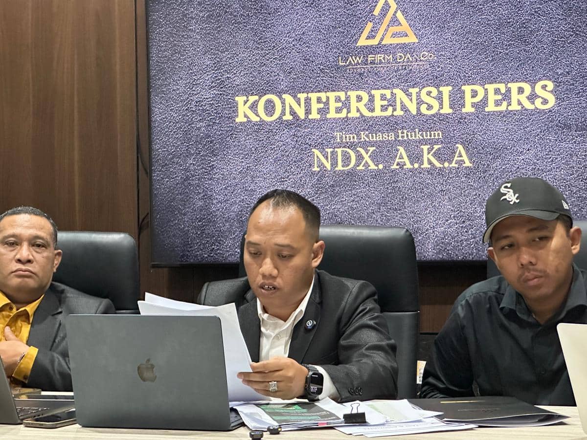 Tim kuasa hukum NDX AKA menggelar konferensi pers di Solo membahas pembatalan penampilan di konser Gelombang Cinta Fest.