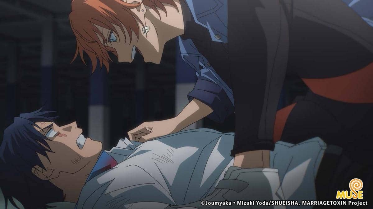 Dua karakter anime sedang berkonfrontasi tegang, satu karakter berambut merah menekan karakter lain berambut biru ke lantai di tempat gelap.