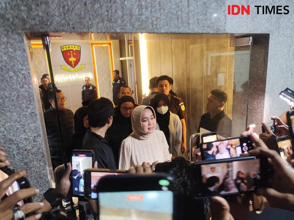 Canda Istri ke Arinal Sebelum Dibawa Mobil Tahanan: Jamnya Saya Gadai