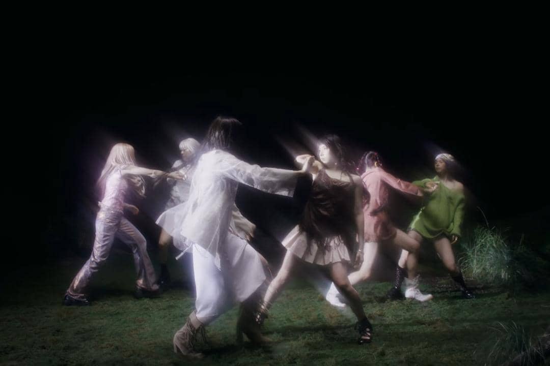 cuplikan MV "Crescendo" milik NMIXX