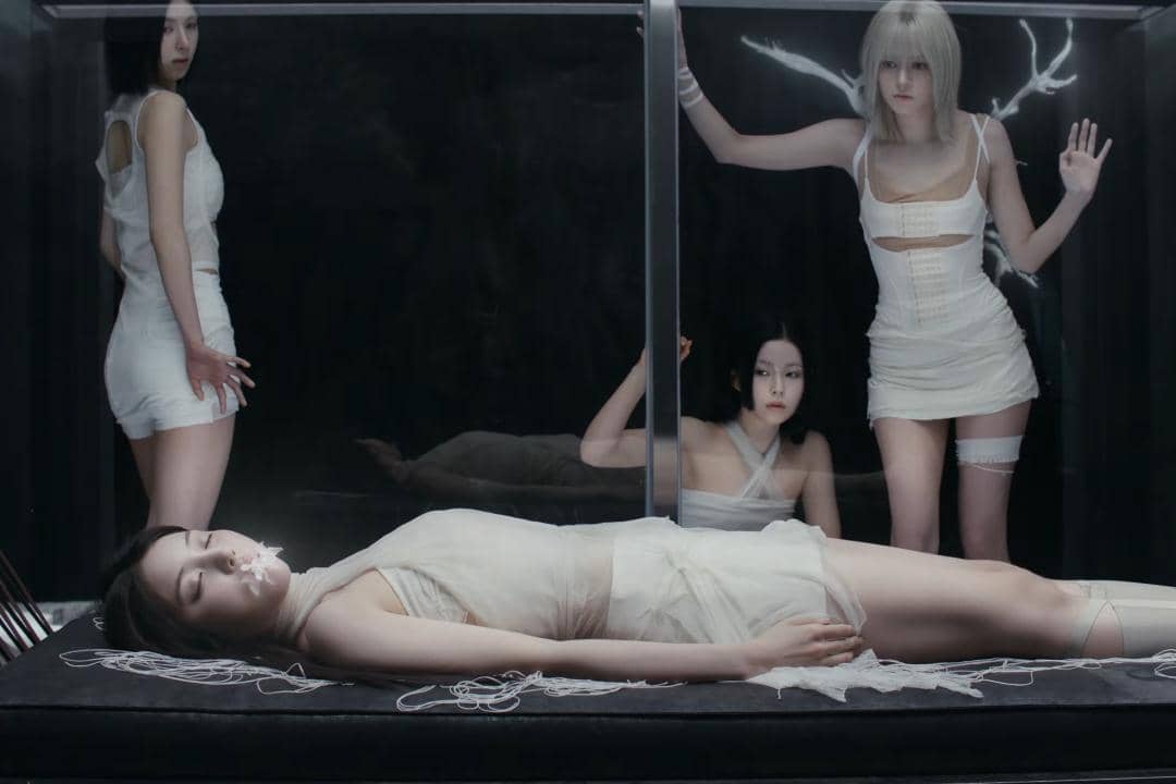 cuplikan MV "Crescendo" milik NMIXX