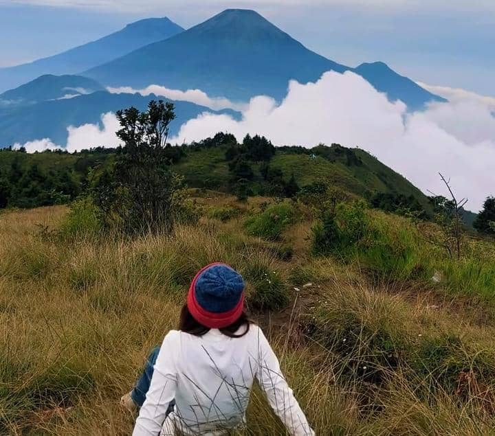 potret Bella Graceva mendaki Gunung Prau