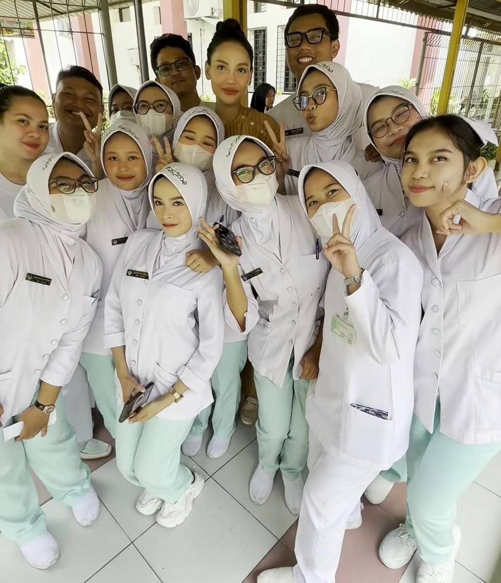 potret Erika Carlina ke RSJ