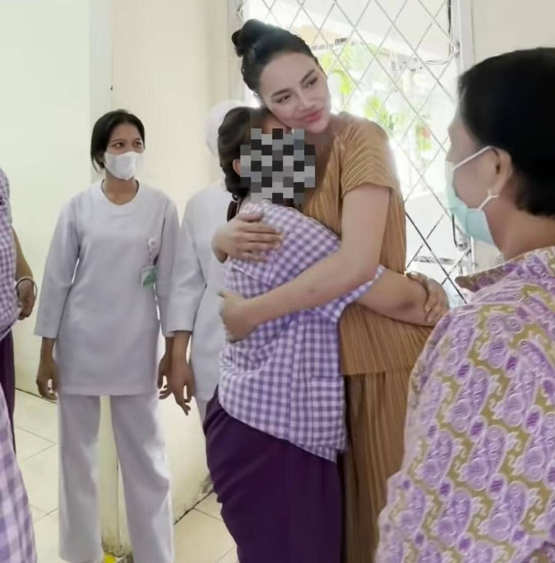 potret Erika Carlina ke RSJ