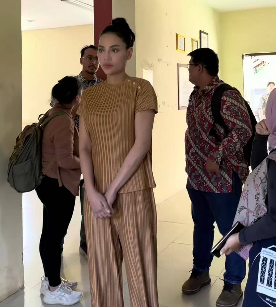 potret Erika Carlina ke RSJ