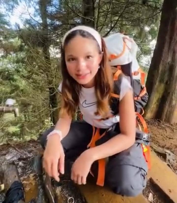 potret Bella Graceva mendaki Gunung Prau